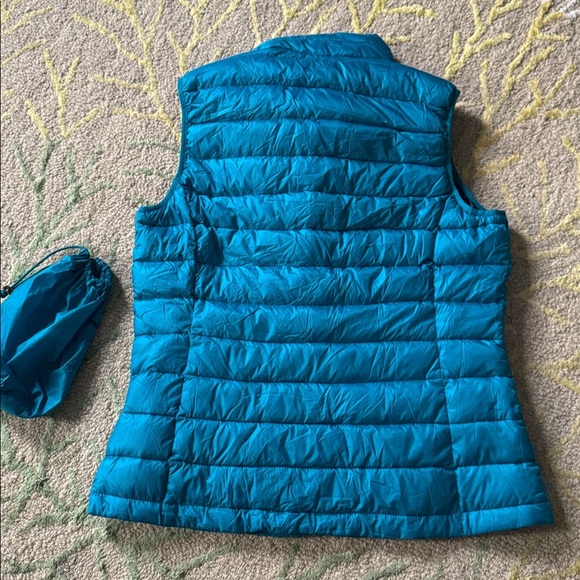 Ariat ideal down packable lightweight atomic blue zipper vest small NWT - Picture 6 of 7